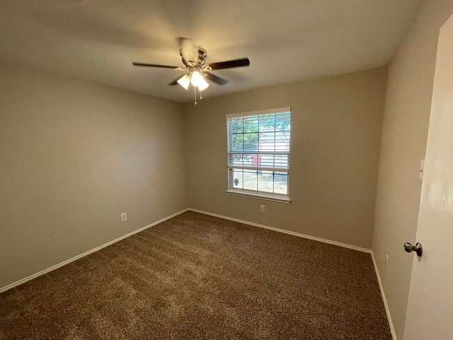 Building Photo - 1521 Carrigan Ln