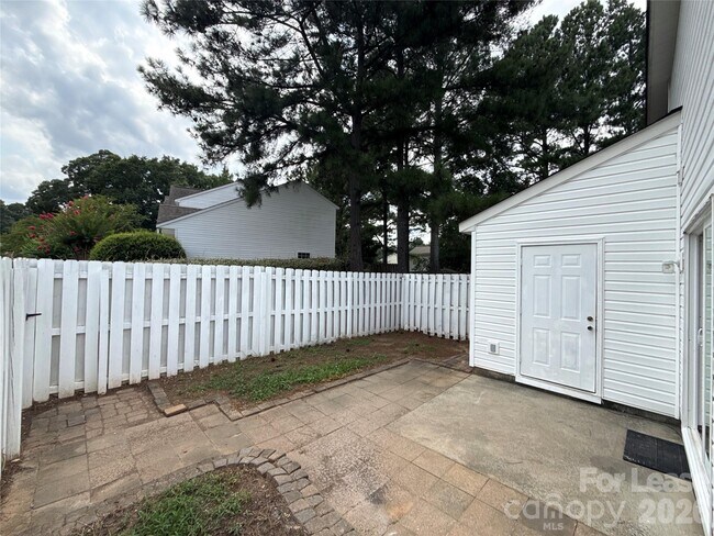 Building Photo - 15318 Brynfield Dr