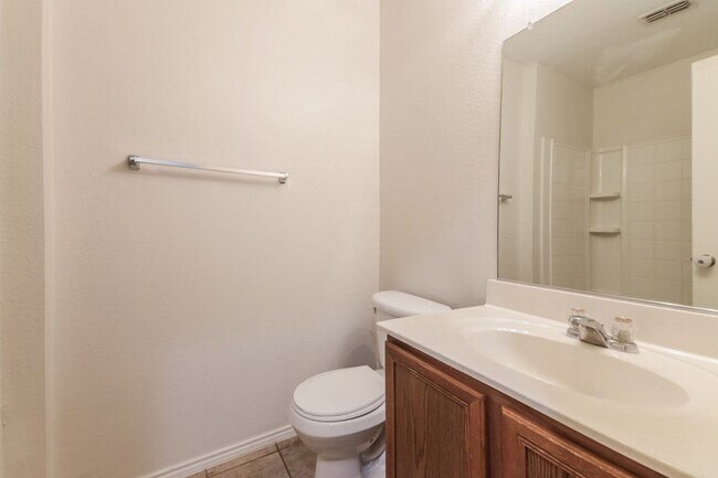 Building Photo - $1,850 4 Bed/2 Bath/2 Garage Ready for Move-in Home in Woodland Creek