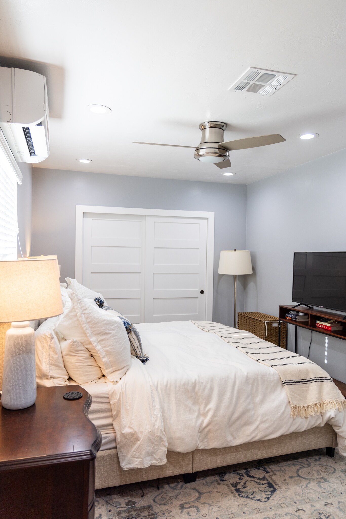 Primary Bedroom - 1359 E Whitton Ave