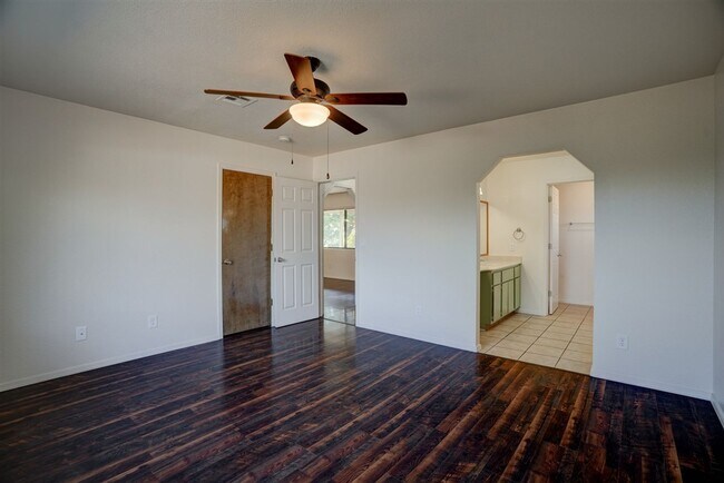 Building Photo - 7930 E Larkspur Ln