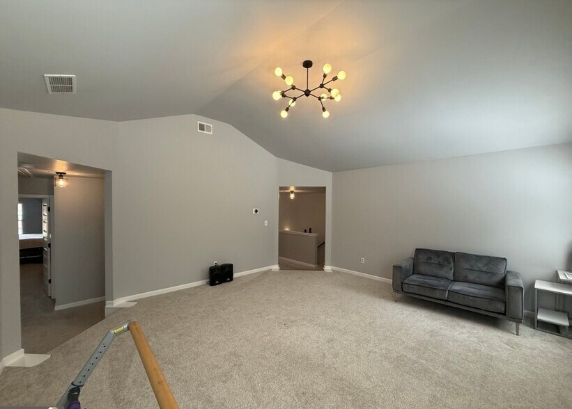 Building Photo - 310 Savannah Dr