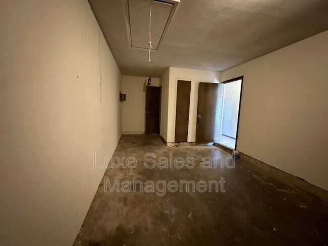 Building Photo - 3718 Southwind Ave