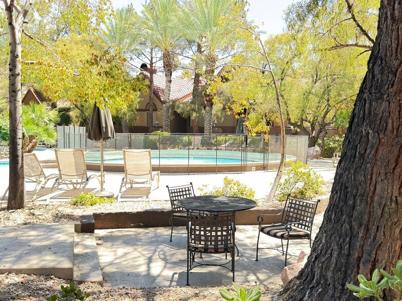 Building Photo - 2200 S Fort Apache