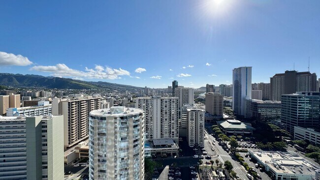 Building Photo - PET FRIENDLY! BEAUTIFUL 2 BEDROOM UNIT ON ...