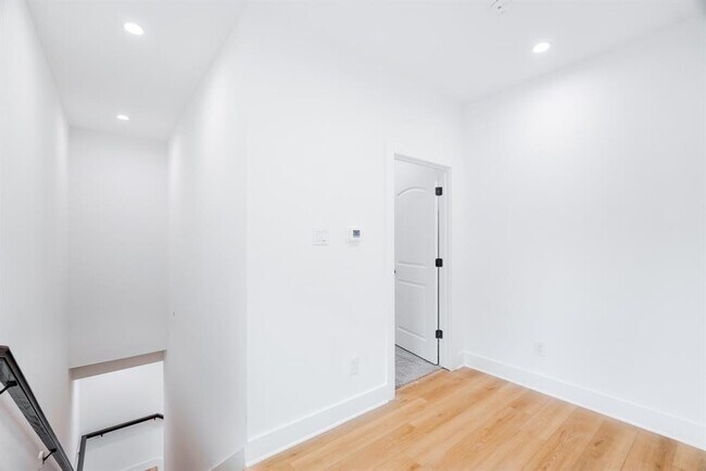 Building Photo - 7903 Sunnyhill St