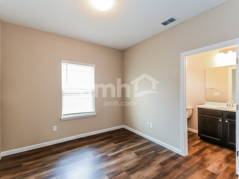 Building Photo - 163 Hemlock Point