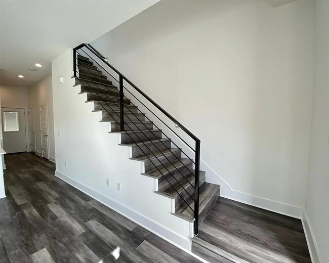 Building Photo - 6102 Caddie St