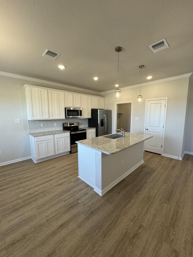 Building Photo - 8810 Happy Vly Dr