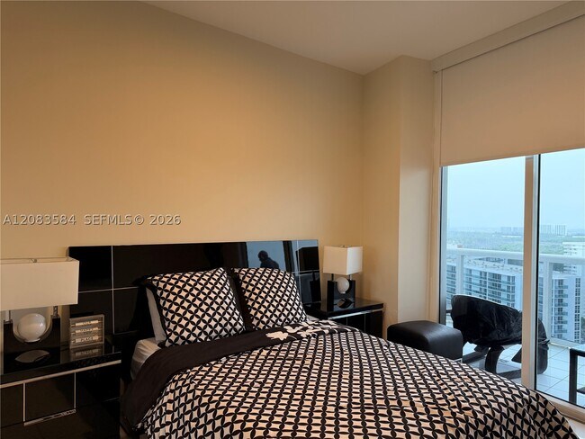 Building Photo - 15811 Collins Ave