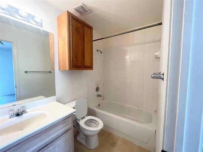 Building Photo - 13344 Water Oak Ln