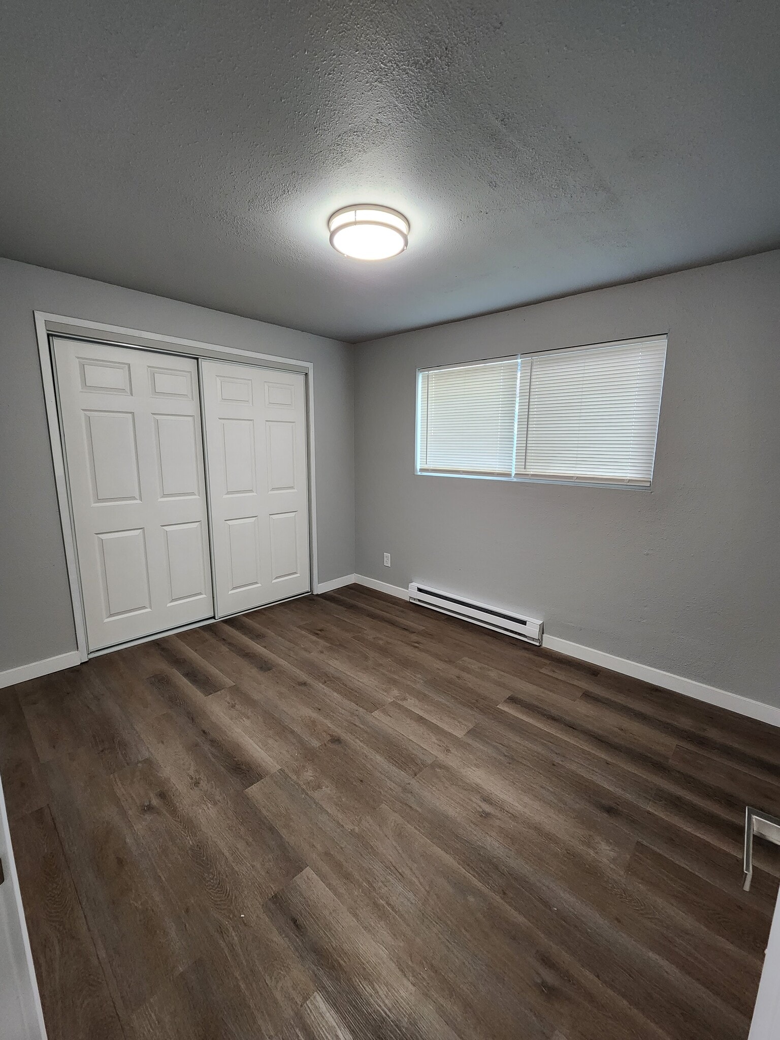 Building Photo - 819 E 2nd St