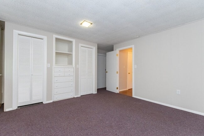 Building Photo - 205 Hardy Pond Rd