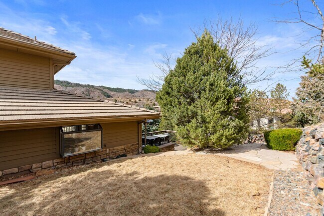 Building Photo - Stunning Fully Furnished Home in Roxborough Park!