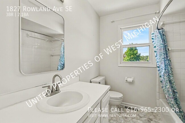 Building Photo - 1827 Rowland Ave SE