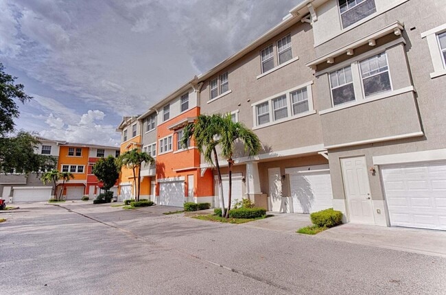 Building Photo - 660 Amador Ln