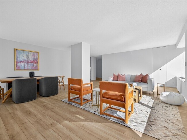 Building Photo - 65 E India Row