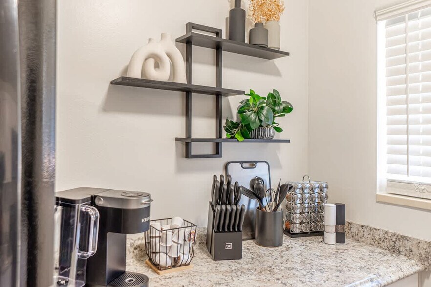 Building Photo - 734 Vine St