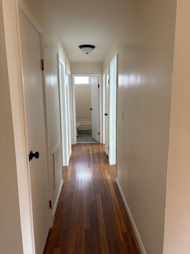 Building Photo - 3 Bedroom/1 Bath home for Rent