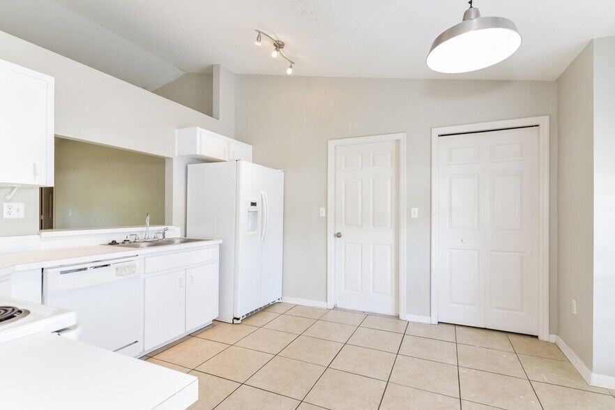 Building Photo - 306 Carriage Crossing Cir