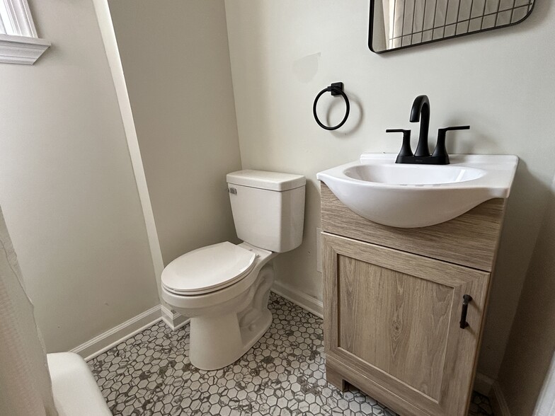 Building Photo - 2054 Mercy St