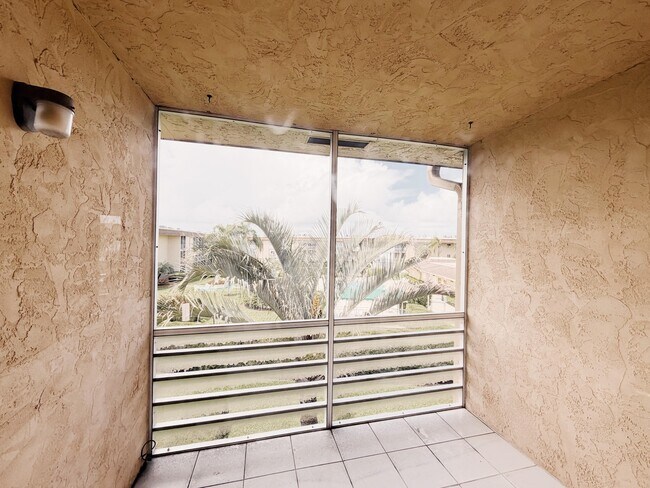 Building Photo - 100 Village Green Cir E