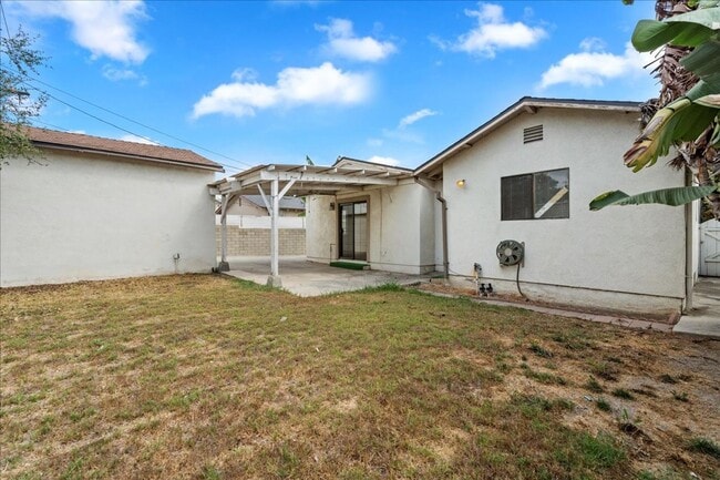 Building Photo - Charming Alhambra Traditional with Bonus R...