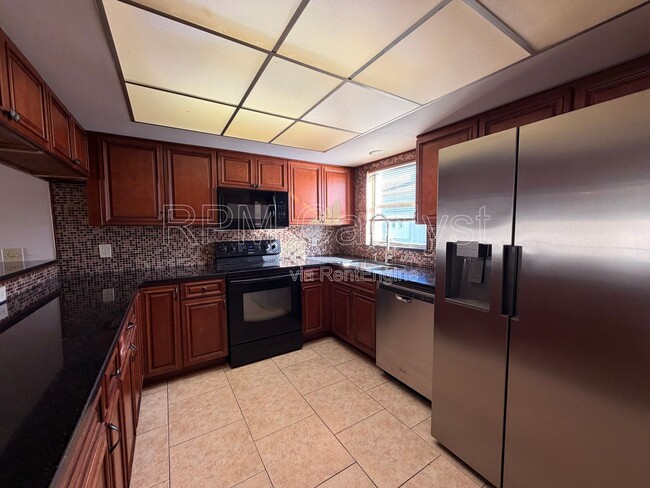 Building Photo - 255 Capri Cir N