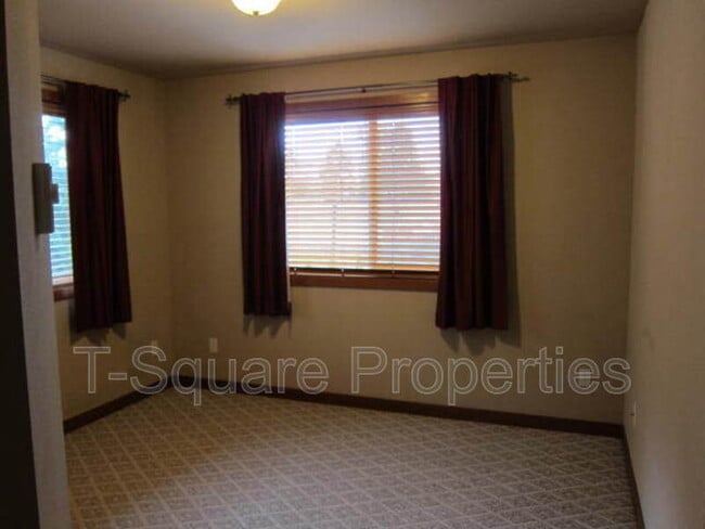 Building Photo - 14819 35th Ave W