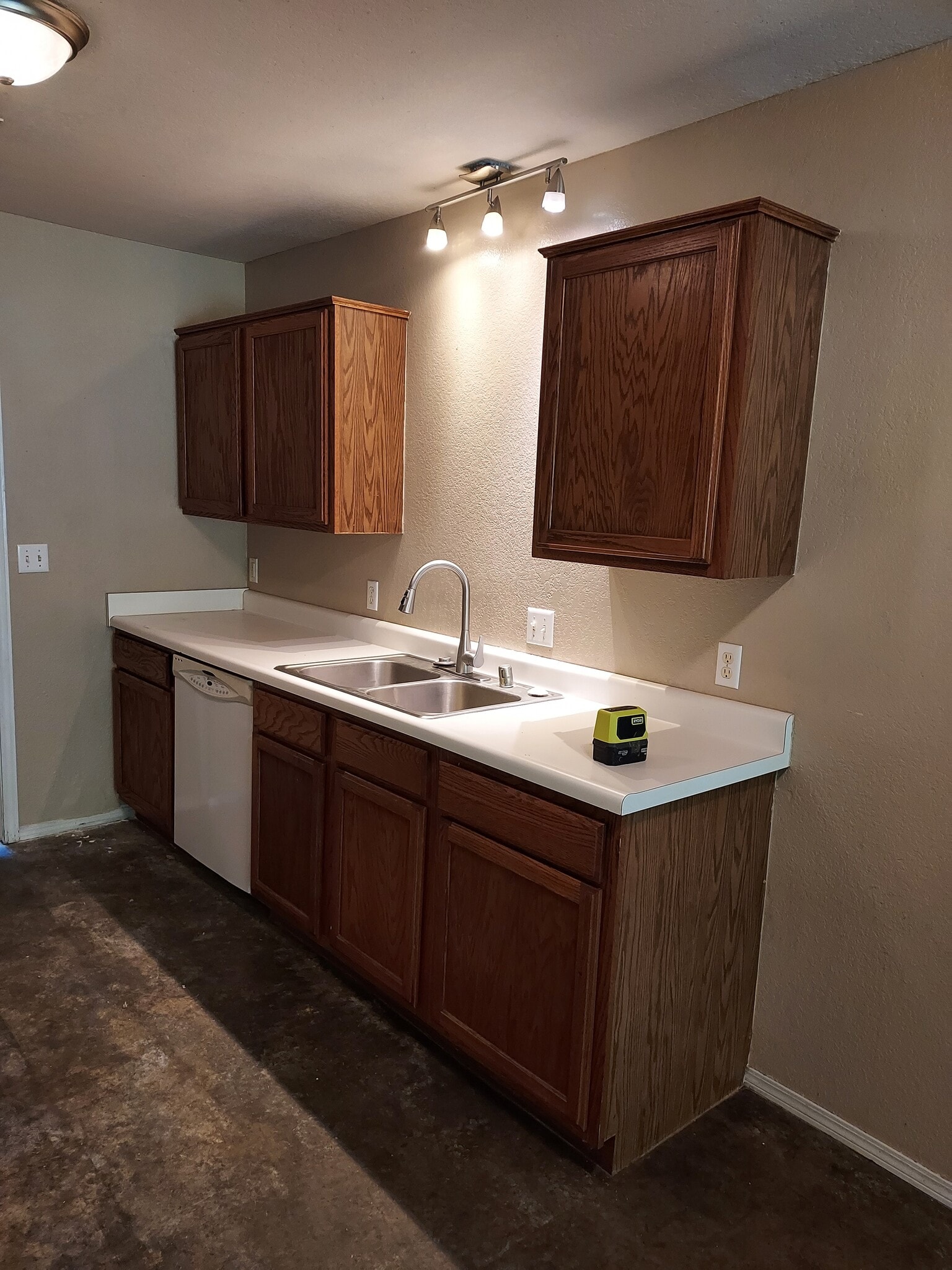 Building Photo - 204 Killdeer Dr