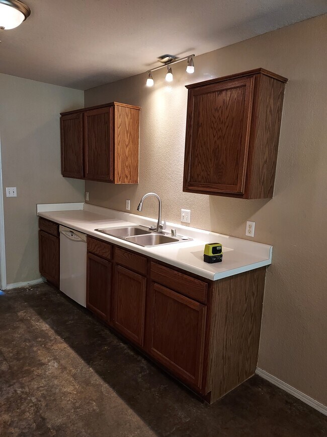Building Photo - 204 Killdeer Dr