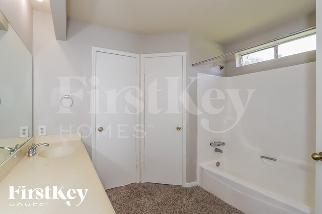 Building Photo - 13285 Lake Breeze Ln