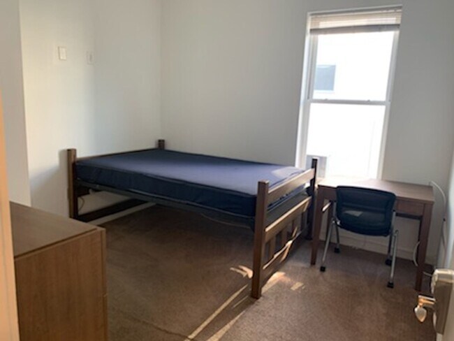 Interior Photo - 1536 N. Carlisle