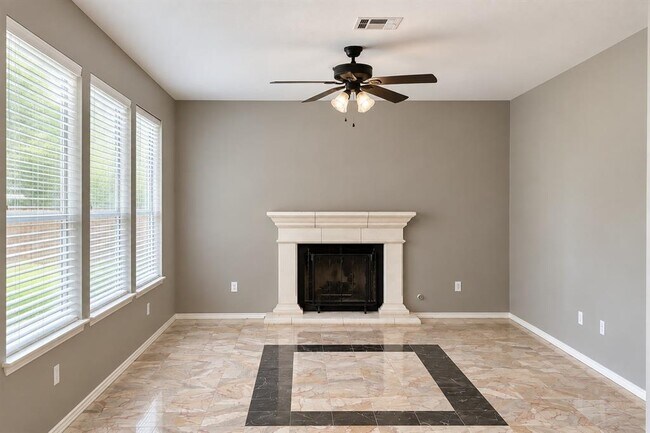 Building Photo - 2813 Cortez Dr