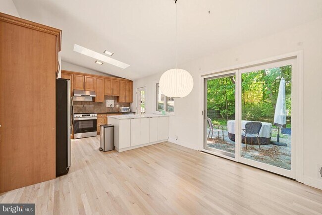 Building Photo - 8400 Thornden Terrace