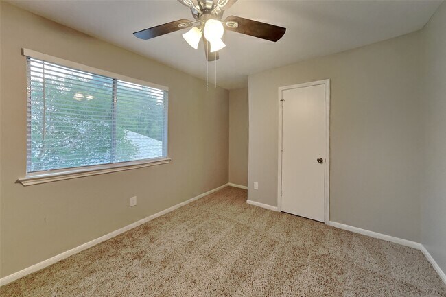 Building Photo - 18206 Gravenhurst Ln