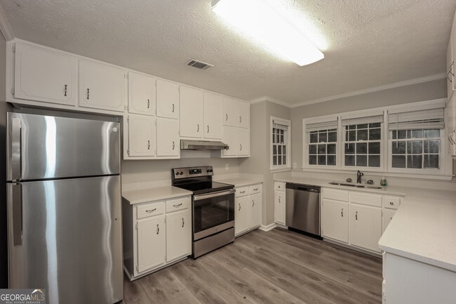 Building Photo - 100 Nandover Way