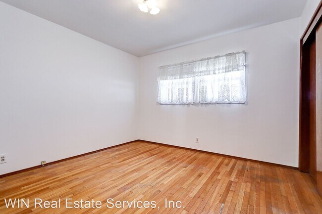 Building Photo - 3 br, 1.5 bath House - 1905 Curtis Ave