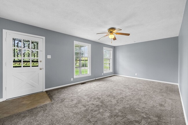 Building Photo - 3 Bedroom Pet Friendly Home For Rent!