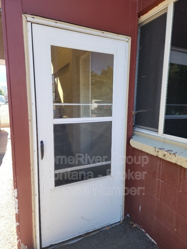 Building Photo - 100 South Ave E