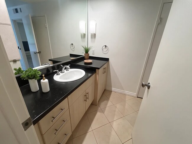 Building Photo - Beautifully located 2 Bedroom, 2 Bathroom, Canoga Park Condominium for Lease!