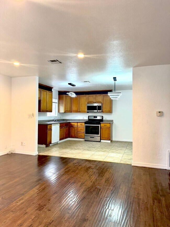 Building Photo - 8839 Tilden Ave