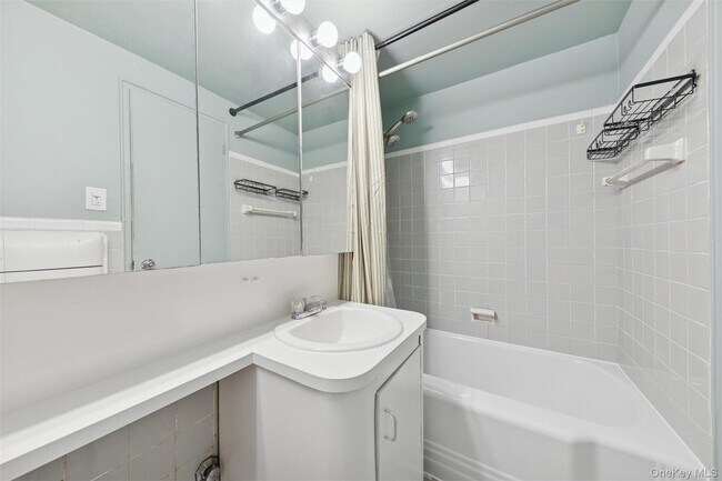 Building Photo - 3725 Henry Hudson Pkwy W