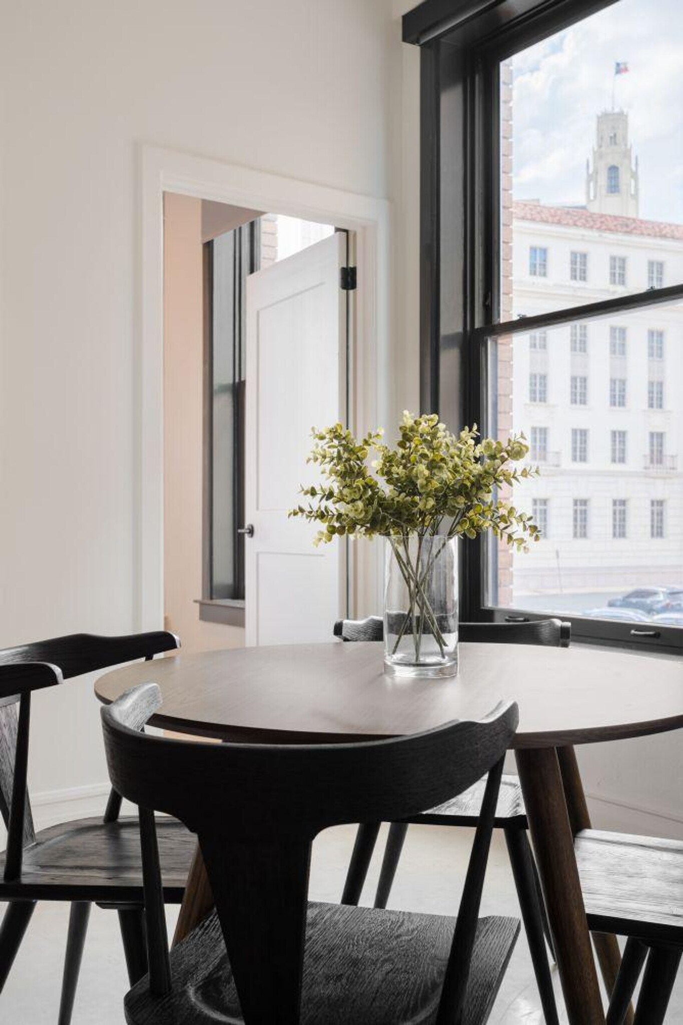 Building Photo - 505 E Travis St