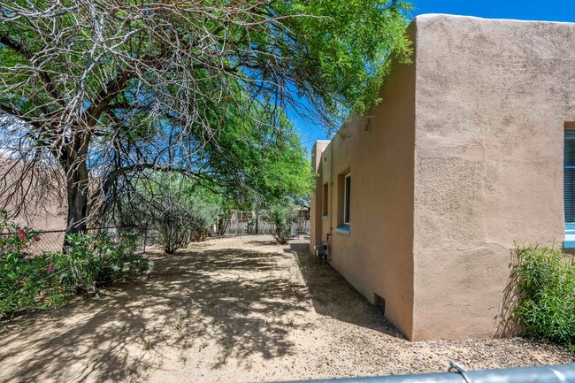 Building Photo - Charming historic home in central Tucson