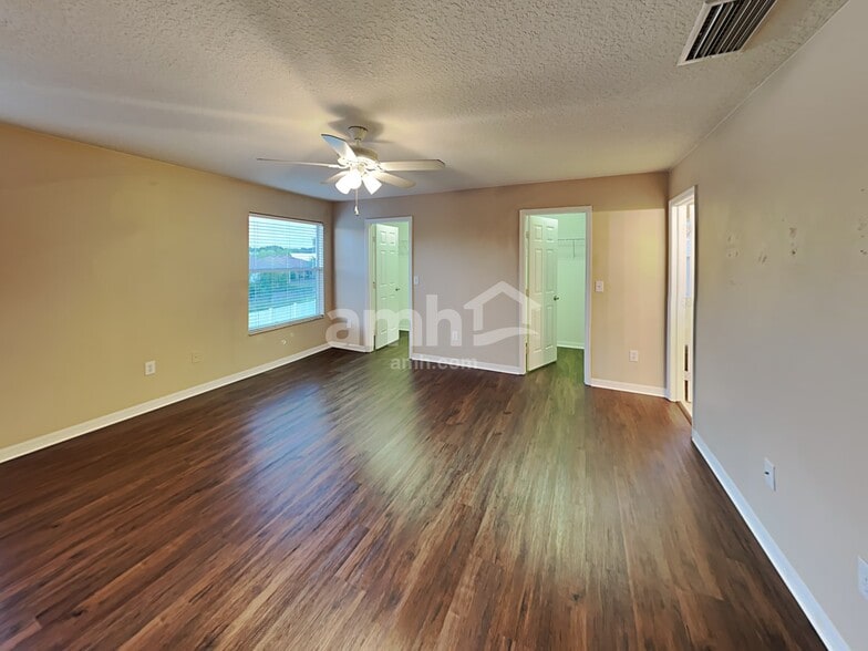 Building Photo - 7538 Dragon Fly Loop