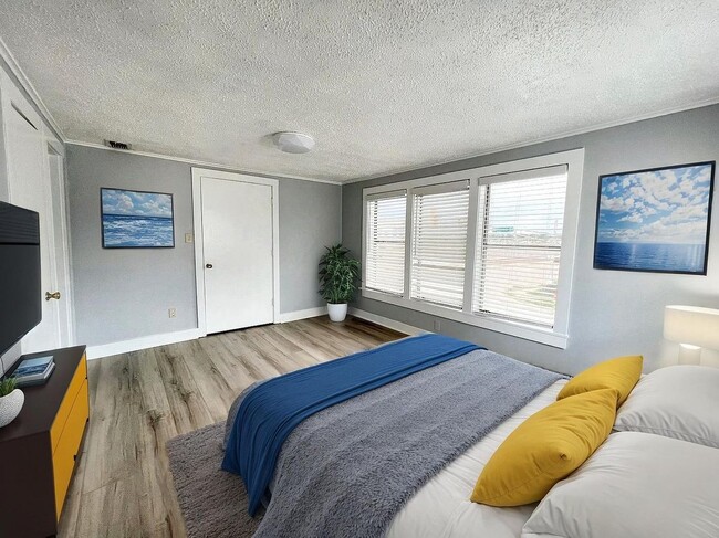 Building Photo - 5637 Birchman Ave