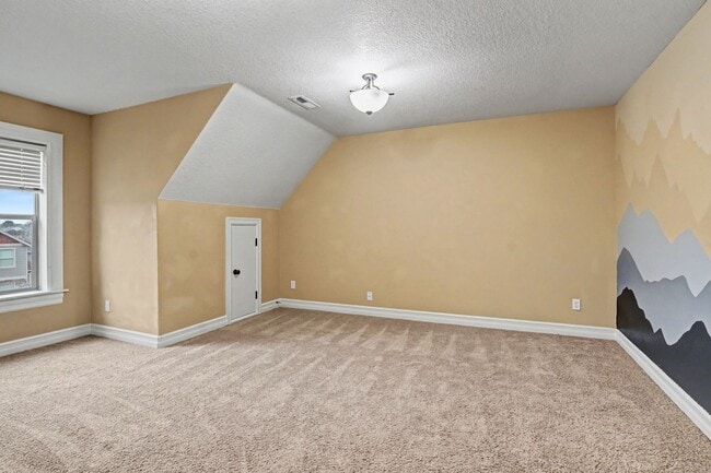 Building Photo - 4 bed, 2.5 bath Two-Story Home in West Salem