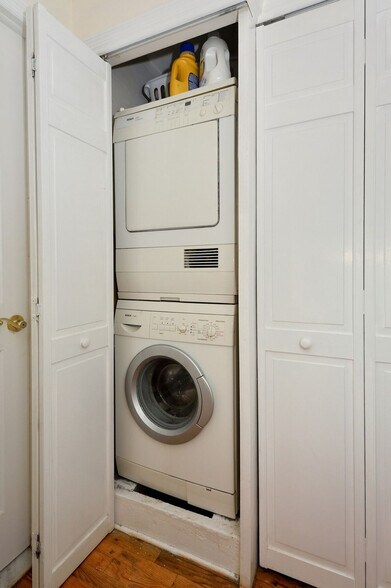 Building Photo - 692 10th Ave