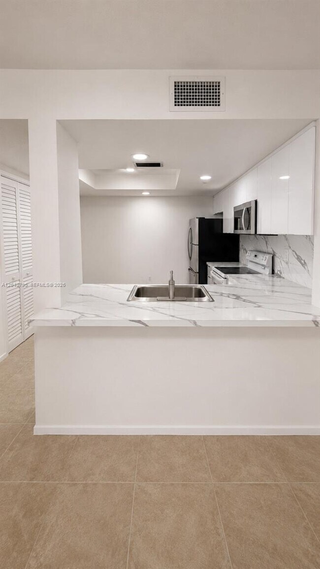 Building Photo - 8800 SW 123rd Ct